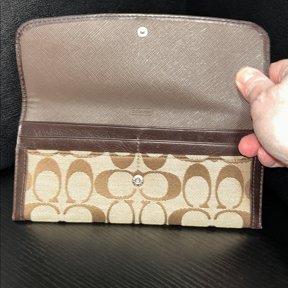 Coach Signature Wallet - Picture 4 of 5